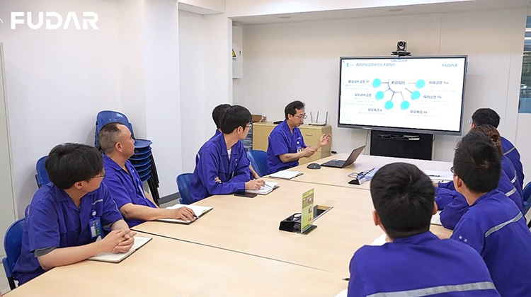 Wan Dai meeting with his technical team