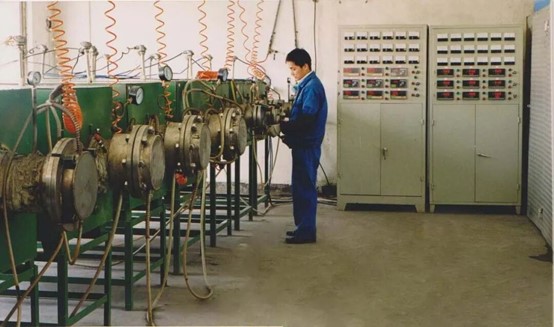 Bai Xiaoping working in the workshop during his early career