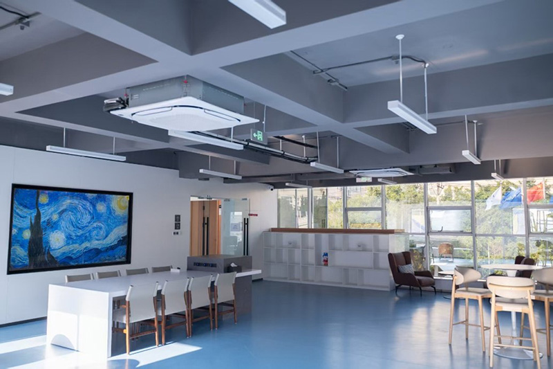 Office Environment at the Fuda Institute of Advanced Materials
